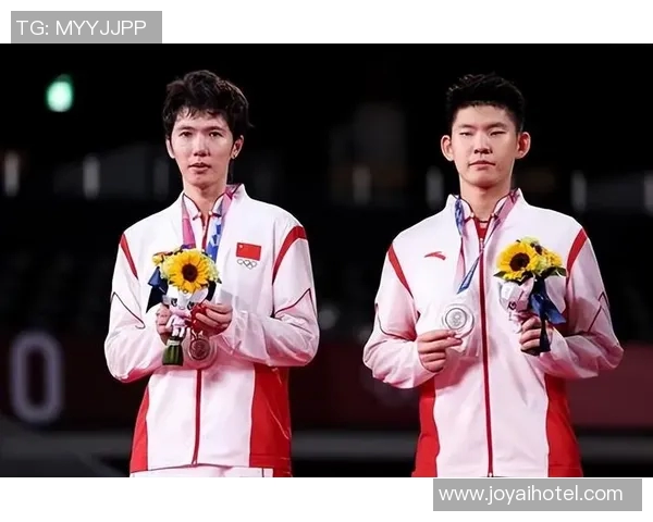 杭州羽毛球队与成都羽毛球队赛后复盘分析比赛经验与战术策略