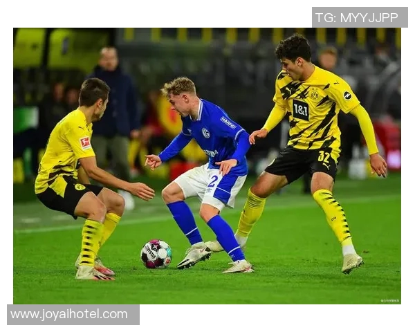 厄斯布鲁与天狼星的激烈对决揭示足球战术与团队协作的完美结合 厄斯布鲁与天狼星的激烈对决揭示足球战术与团队协作的完美结合