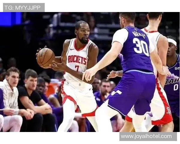 火箭队与爵士队激战再续NBA季后赛精彩对决引发球迷热议