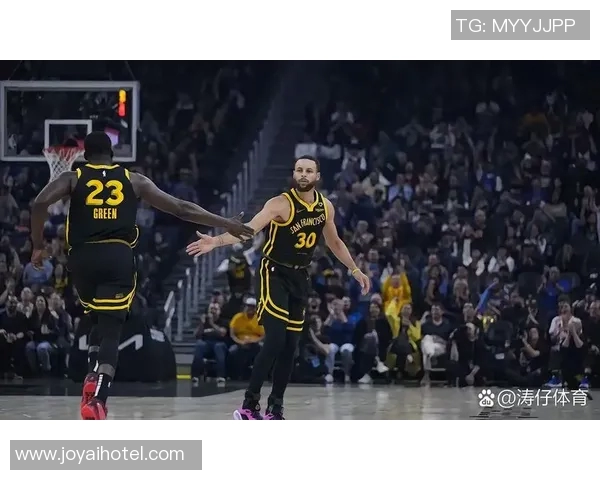 勇士与快船季后赛经典对决回顾精彩瞬间与战术分析